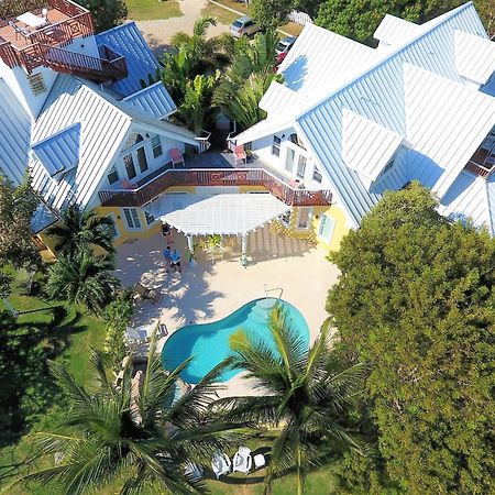 Shangri-La Boutique Bed & Breakfast West Bay エクステリア 写真