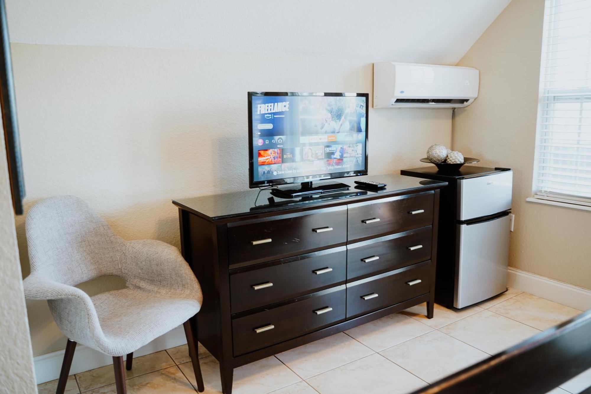 Shangri-La Boutique Bed & Breakfast West Bay エクステリア 写真
