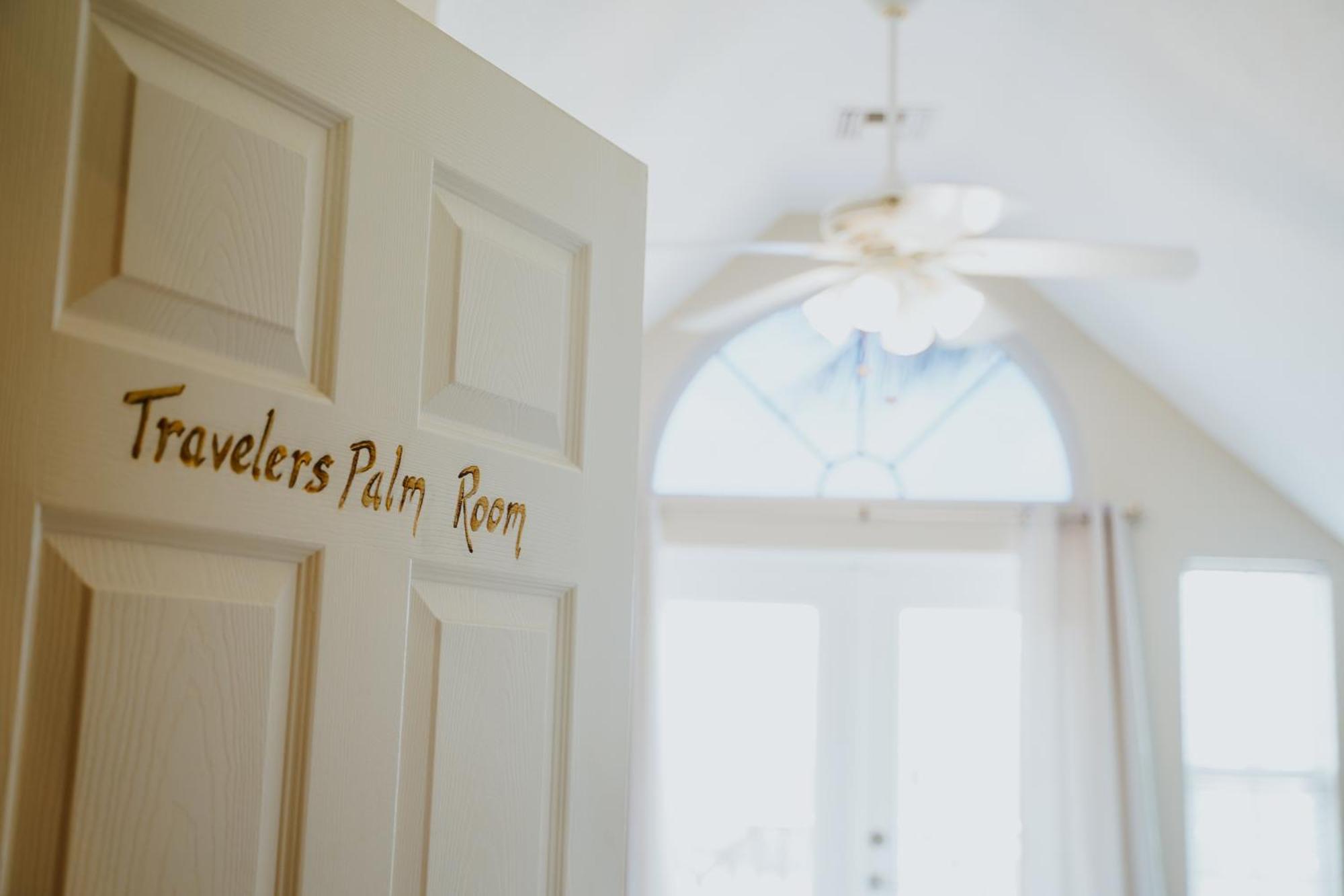 Shangri-La Boutique Bed & Breakfast West Bay エクステリア 写真