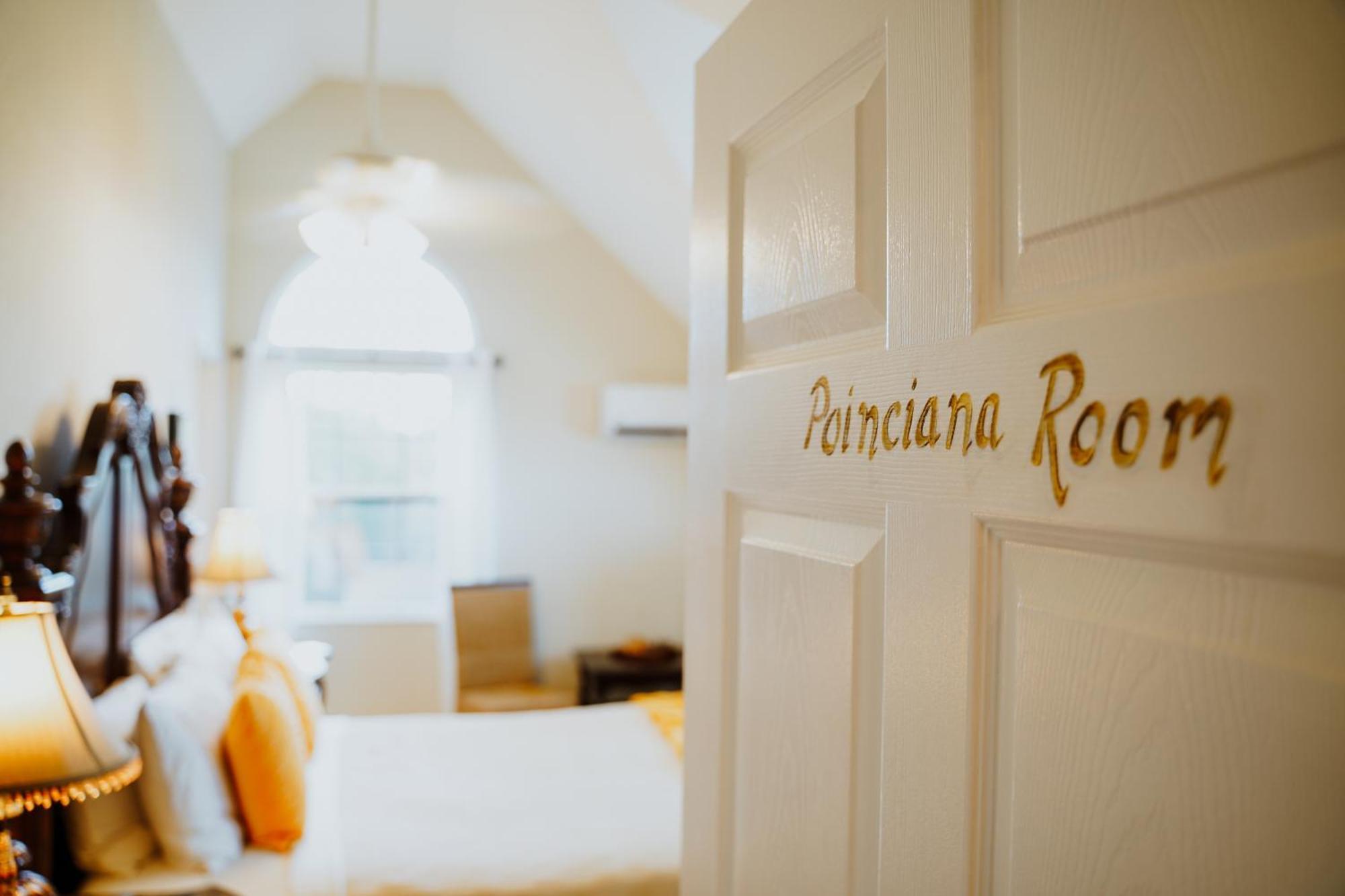 Shangri-La Boutique Bed & Breakfast West Bay エクステリア 写真