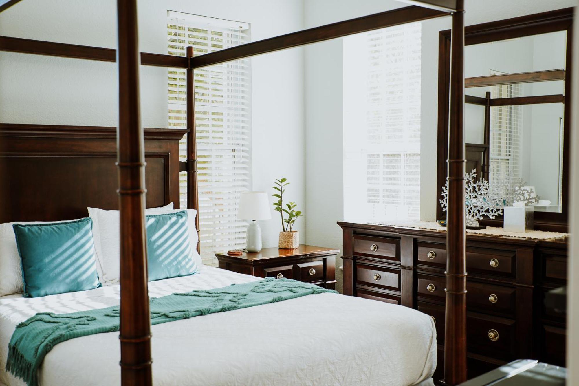 Shangri-La Boutique Bed & Breakfast West Bay エクステリア 写真