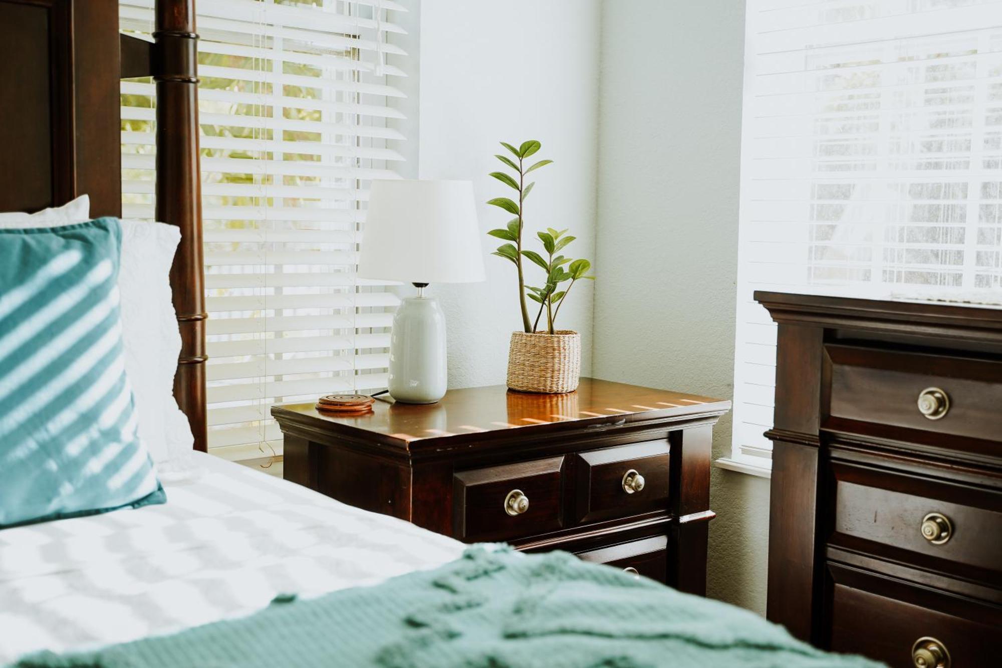 Shangri-La Boutique Bed & Breakfast West Bay エクステリア 写真