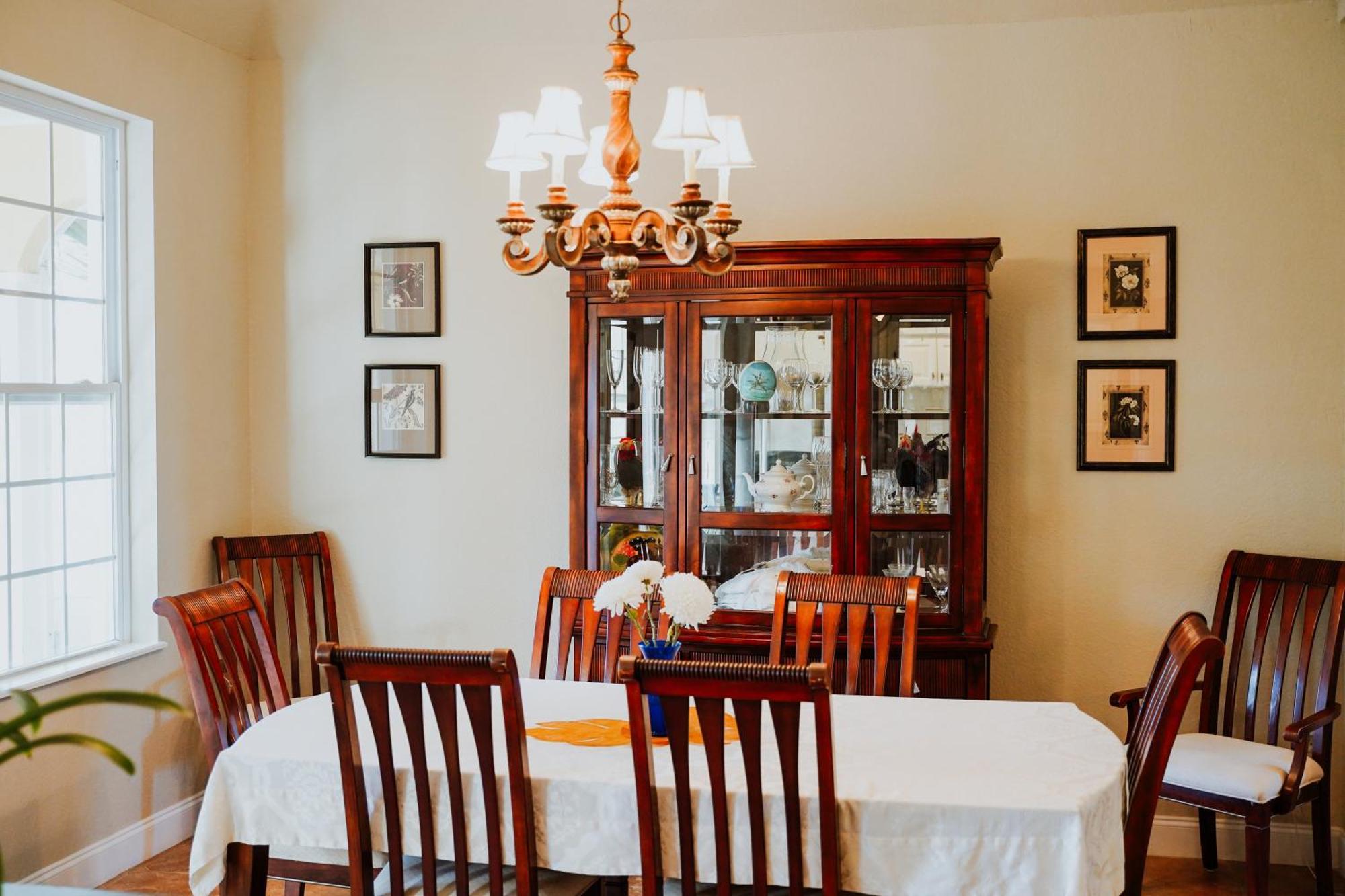 Shangri-La Boutique Bed & Breakfast West Bay エクステリア 写真