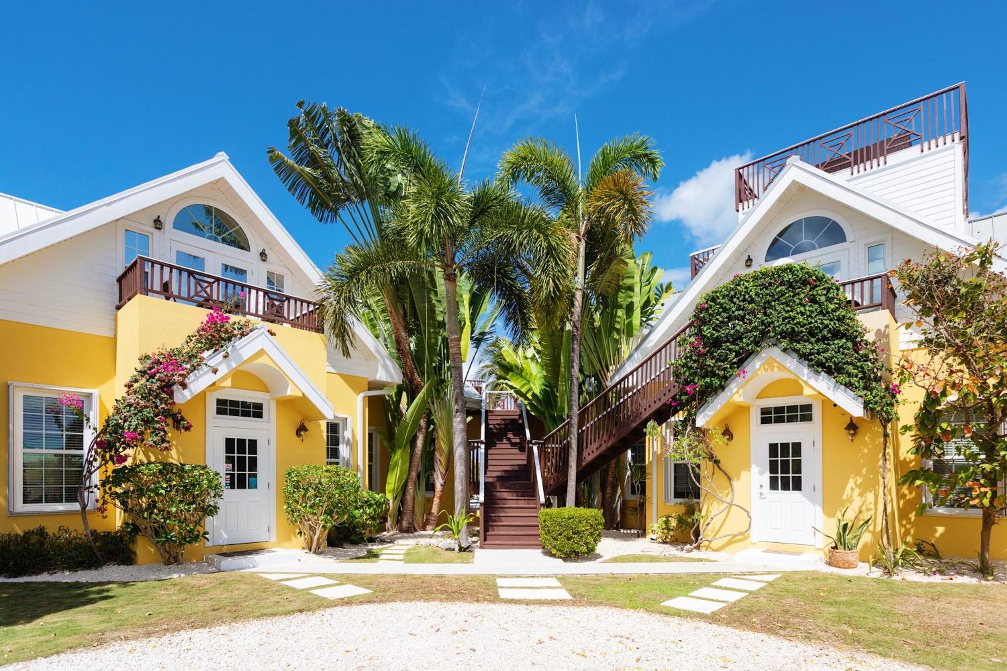 Shangri-La Boutique Bed & Breakfast West Bay エクステリア 写真