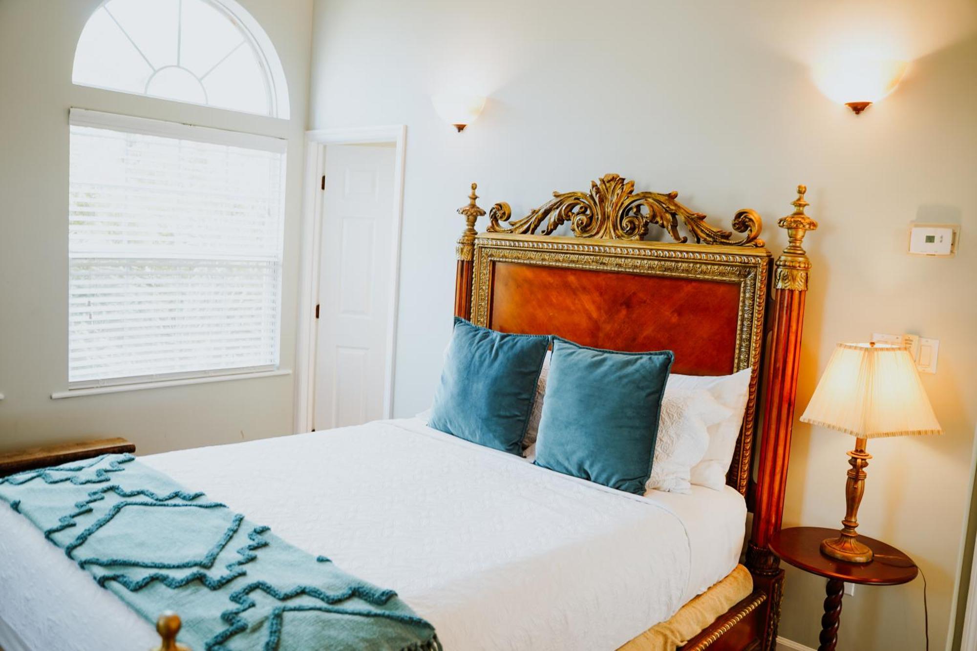 Shangri-La Boutique Bed & Breakfast West Bay 部屋 写真