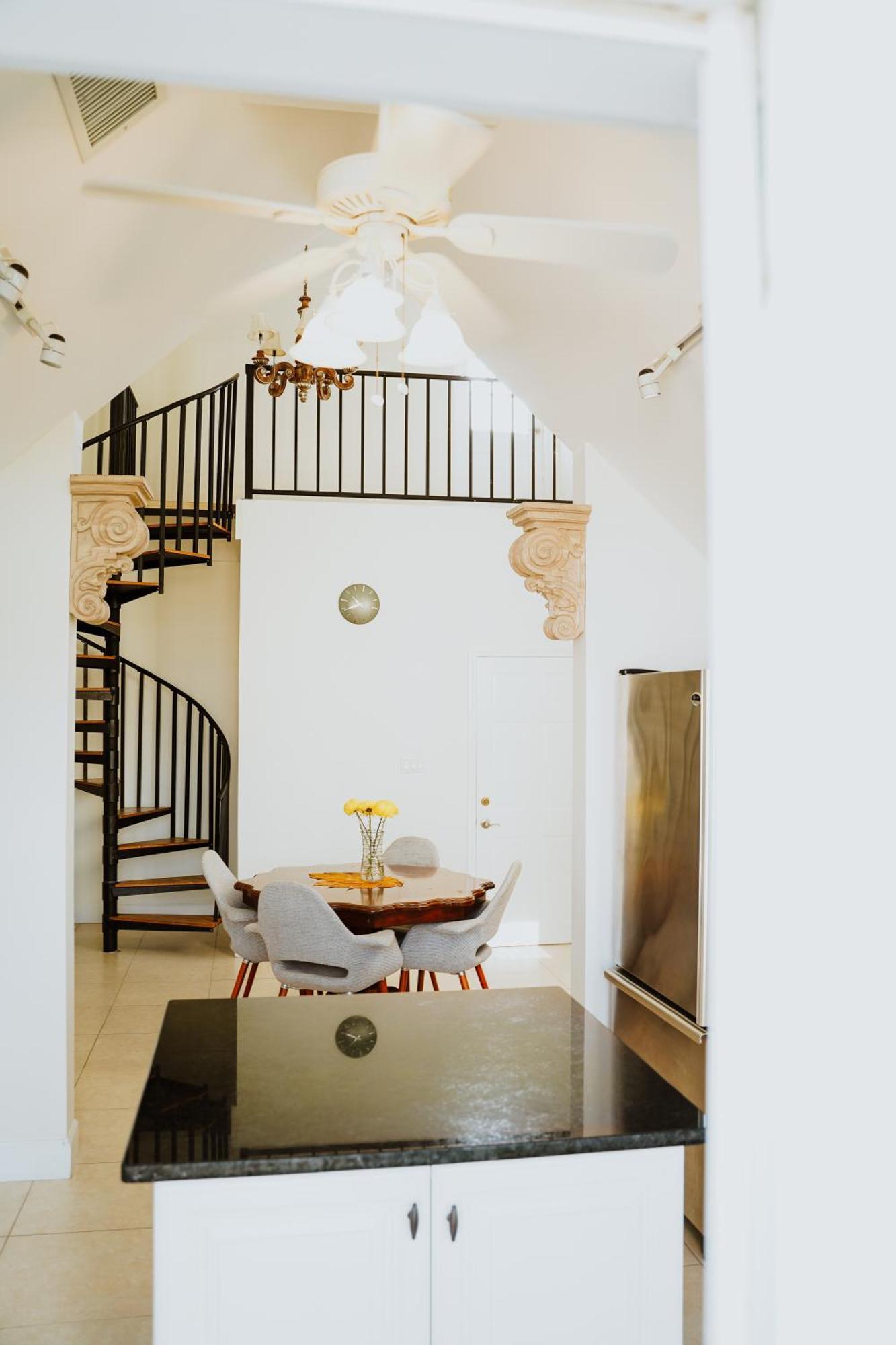 Shangri-La Boutique Bed & Breakfast West Bay 部屋 写真