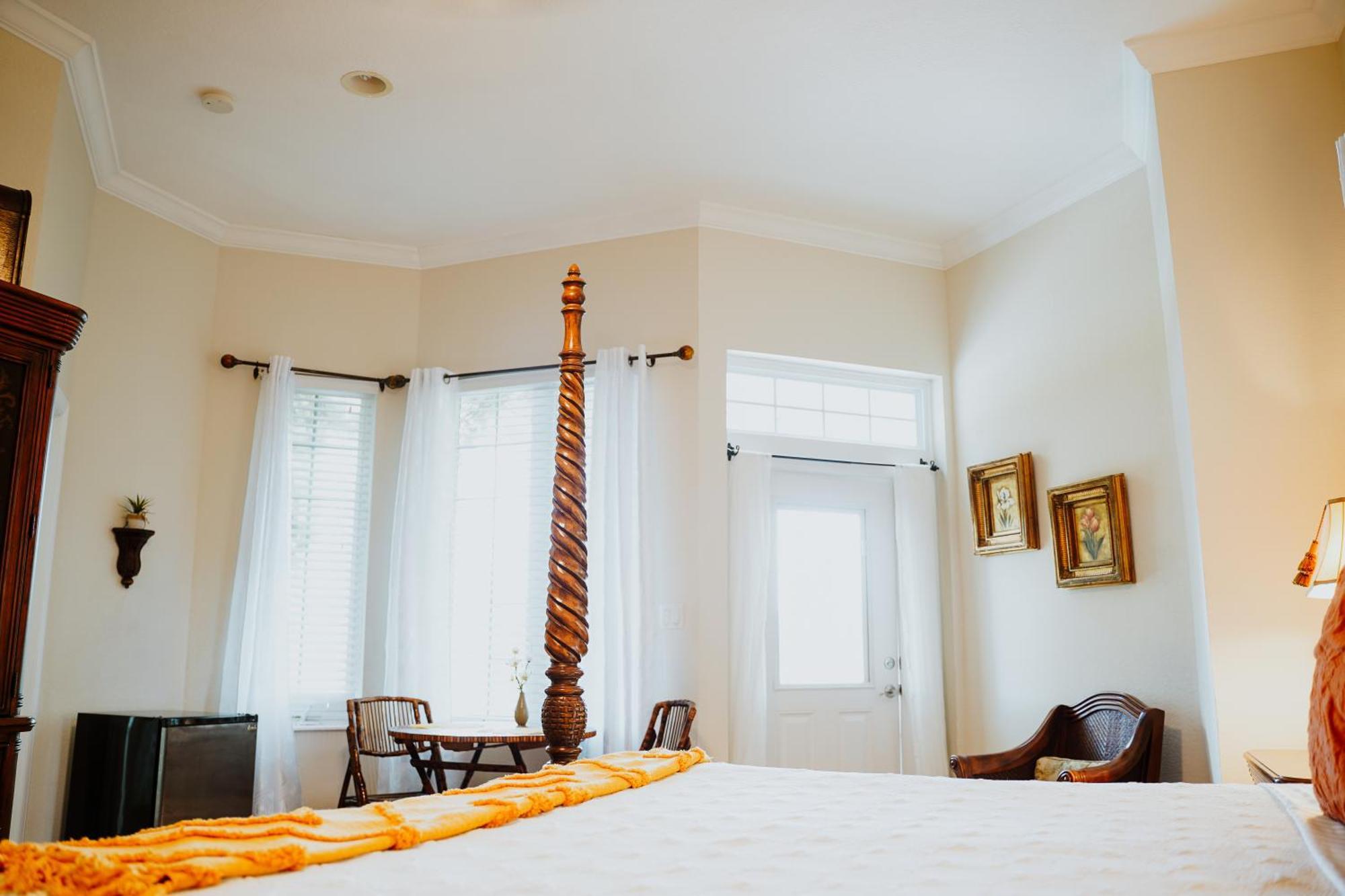 Shangri-La Boutique Bed & Breakfast West Bay 部屋 写真