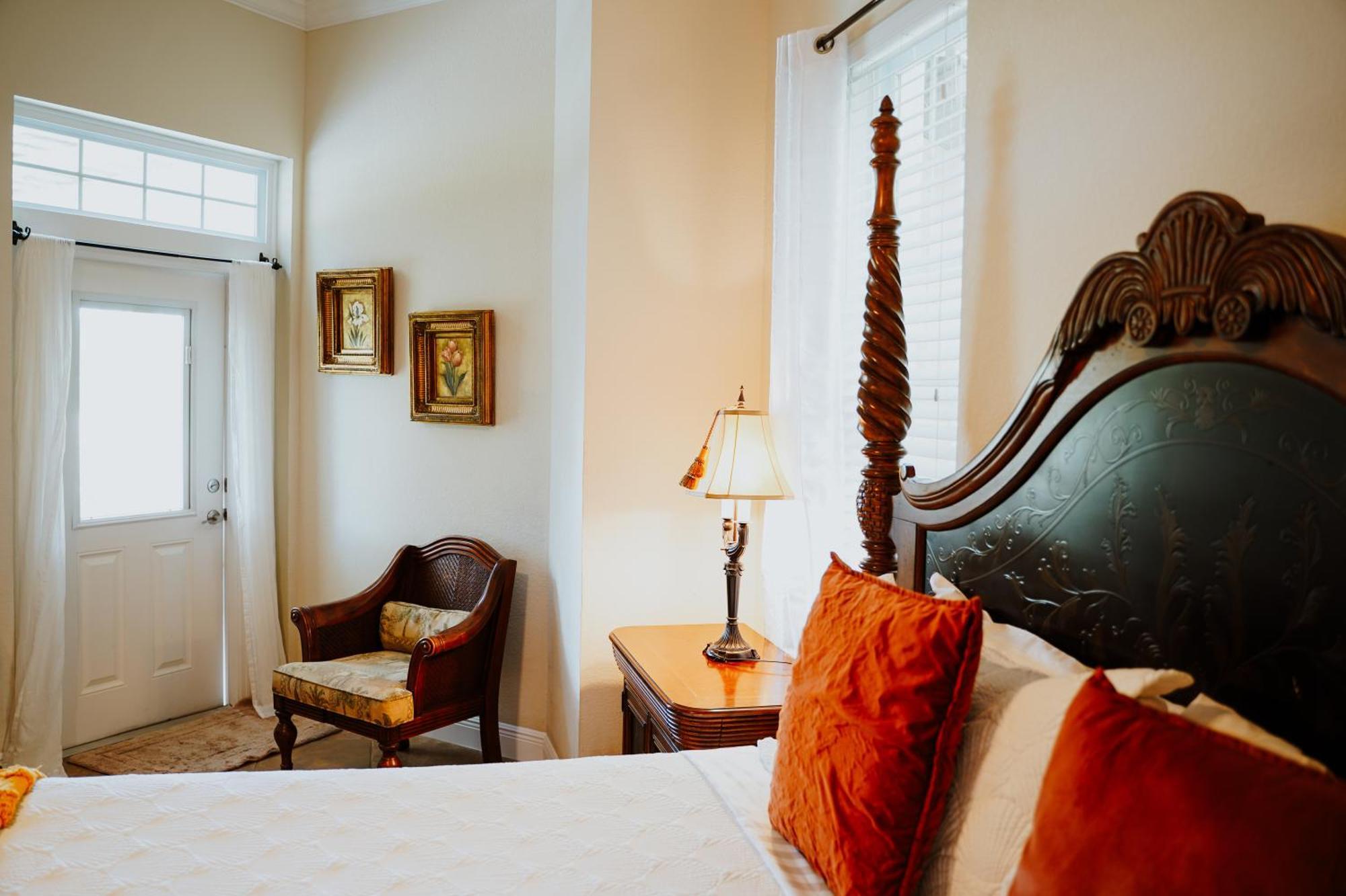 Shangri-La Boutique Bed & Breakfast West Bay 部屋 写真