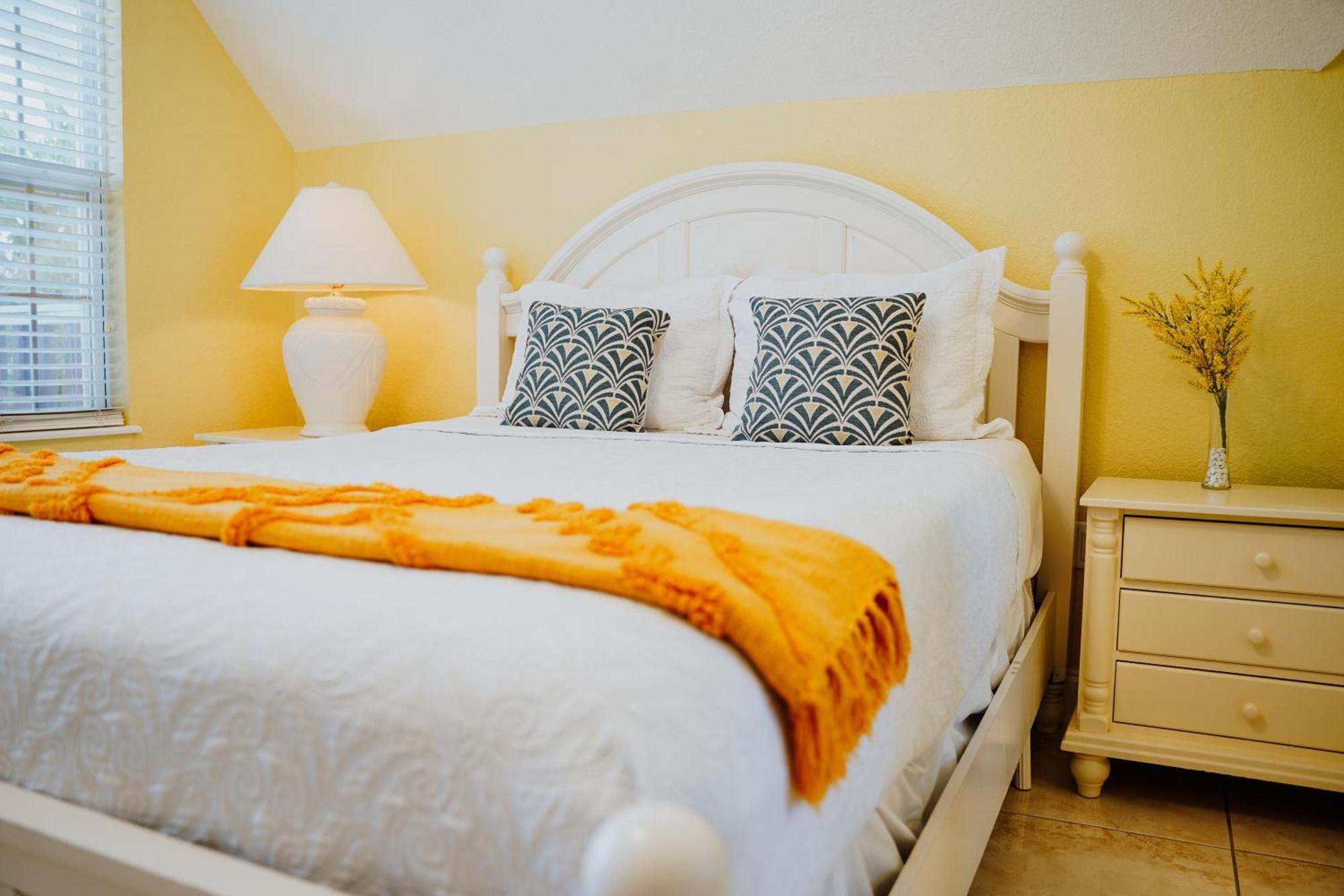 Shangri-La Boutique Bed & Breakfast West Bay エクステリア 写真